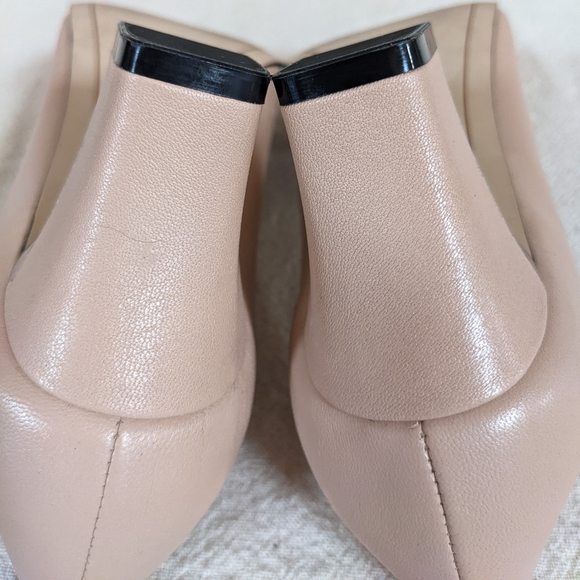 Karl Lagerfeld Sz 6.5 Pump Tan Black Colorblok Cut Out Mirror Chunky Block Heel - Picture 8 of 16